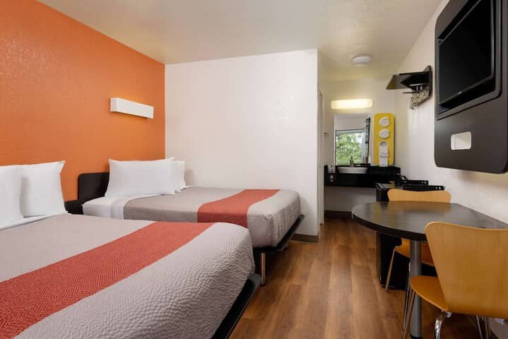 Room 25 of 46