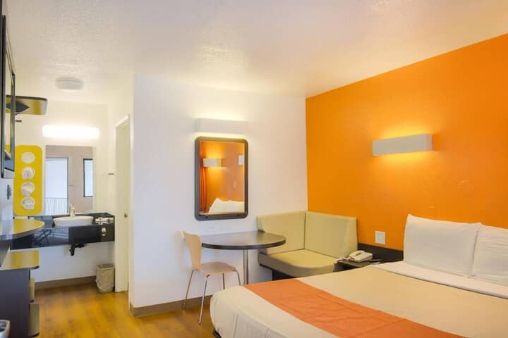 Room 6 of 46
