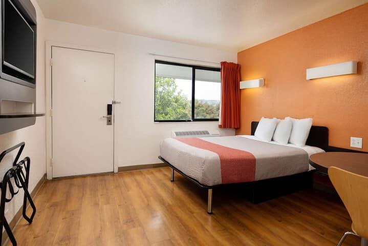 Room 18 of 46