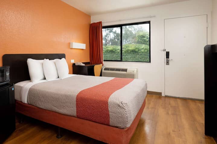 Room 16 of 46